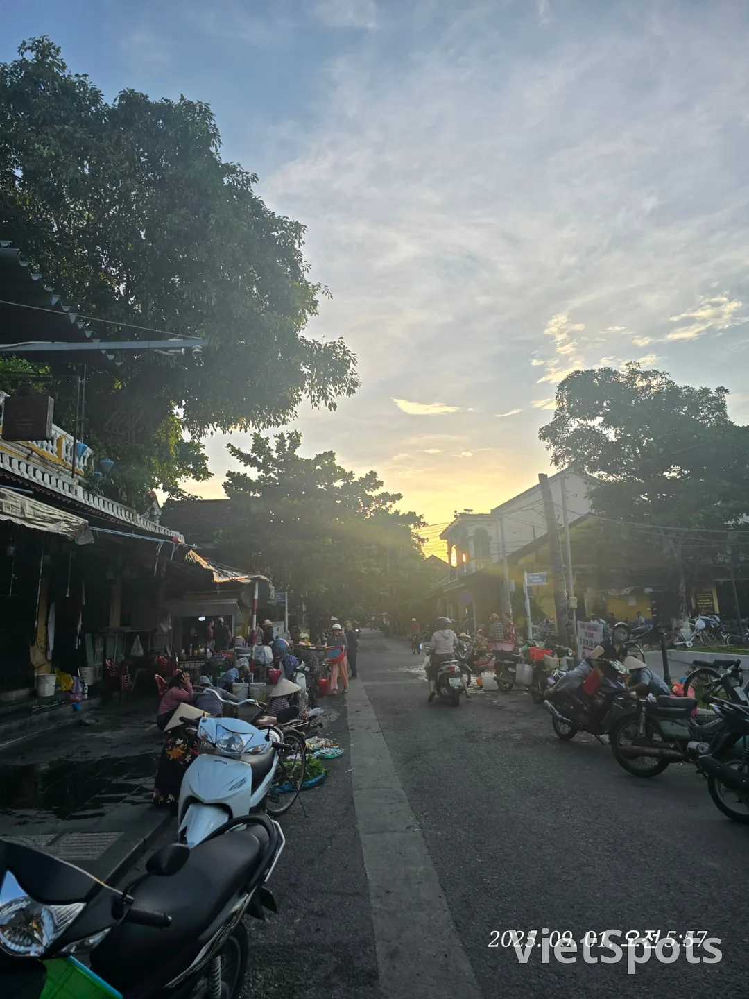 Review Đà Nẵng ✈️ Dạo quanh chợ sáng sớm Hội An