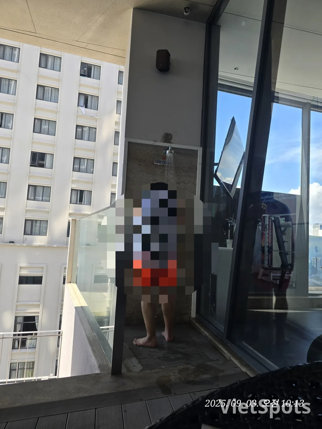ダナン旅行記 ✈️ アウェイクンホテルのバルコニー 🩲逃げろ!🤣
