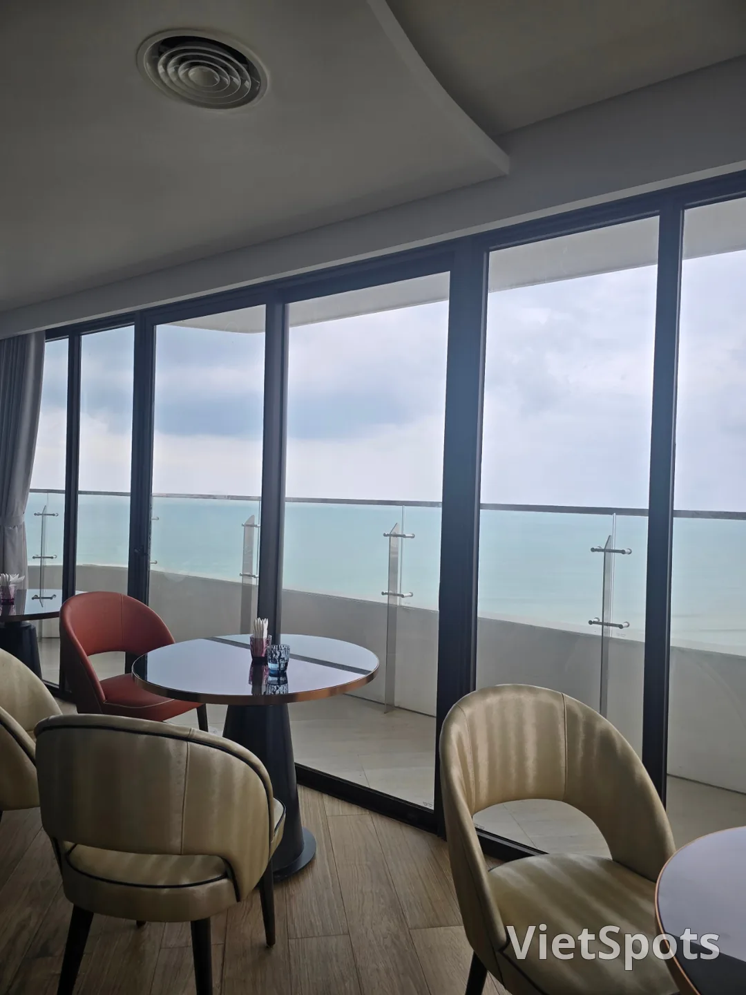 Review Đà Nẵng❣️Trải nghiệm phòng chờ khách sạn Radisson! Udangdangtang Ep.3