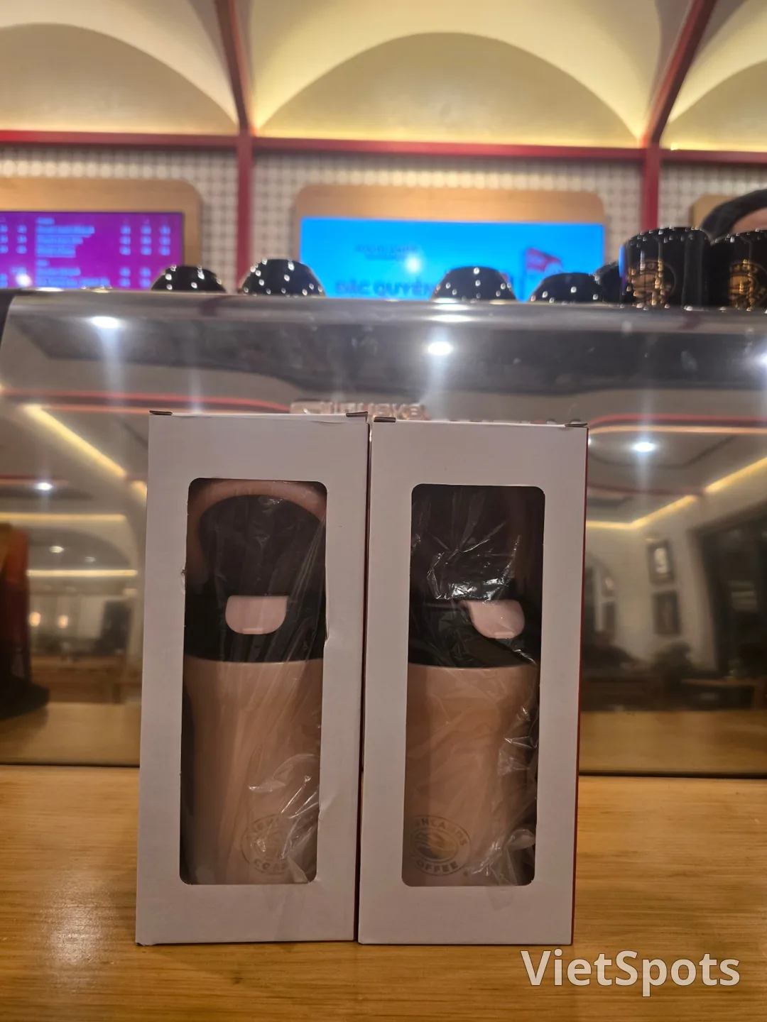 Da Nang Review❣️Buying a Highlands Coffee Tumbler!
