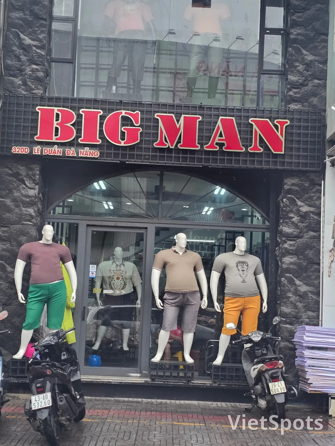 岘港游记❣️在岘港市内移动时发现了一家很现实的服装店!!🤣