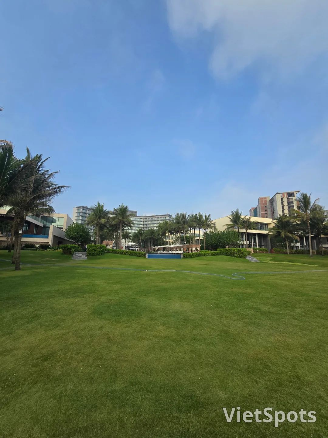 在新罗Monogram专属私人海滩上散步 ⛱️