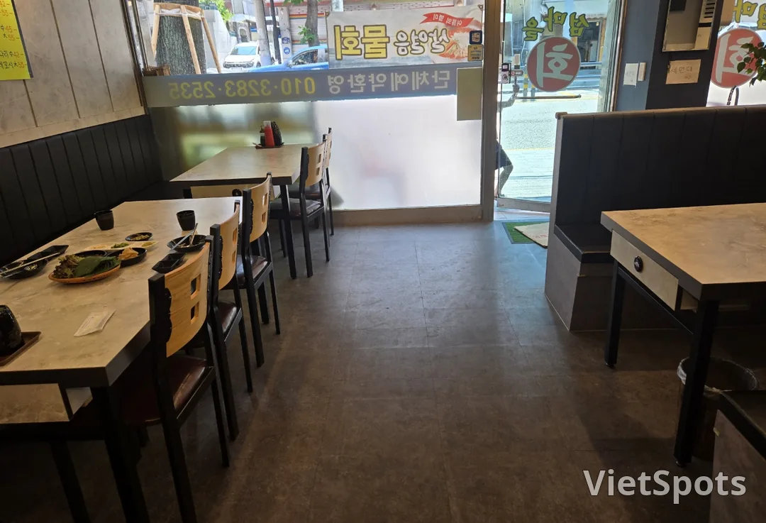 (旅行3) 島村の刺身店