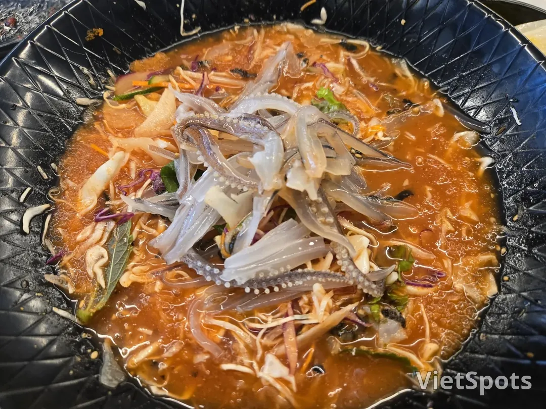 (旅行3) 島村の刺身店