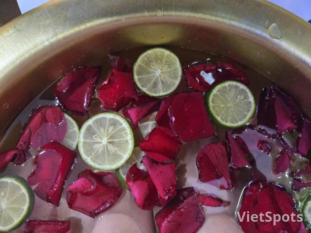 🇻🇳 正午酷熱就去做個按摩吧哈哈
