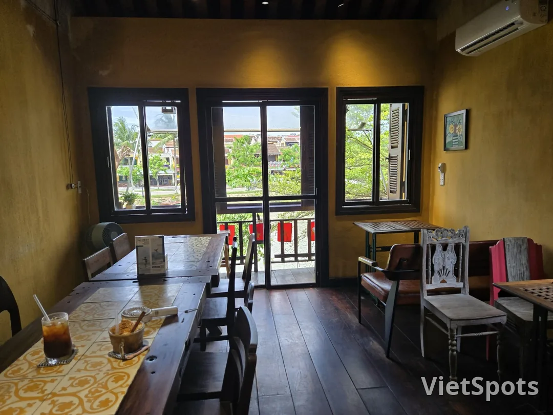 🇻🇳 會安秋盆河畔咖啡館