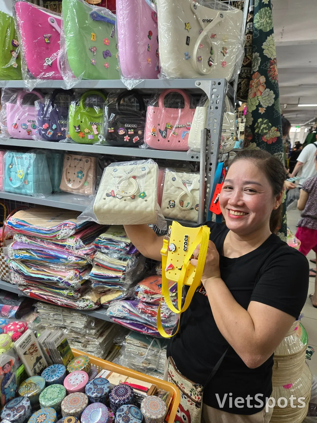🇻🇳 ขอแนะนำกระเป๋ารุ่นใหม่น่ารักๆ จาก Crocs ค่ะ 😘