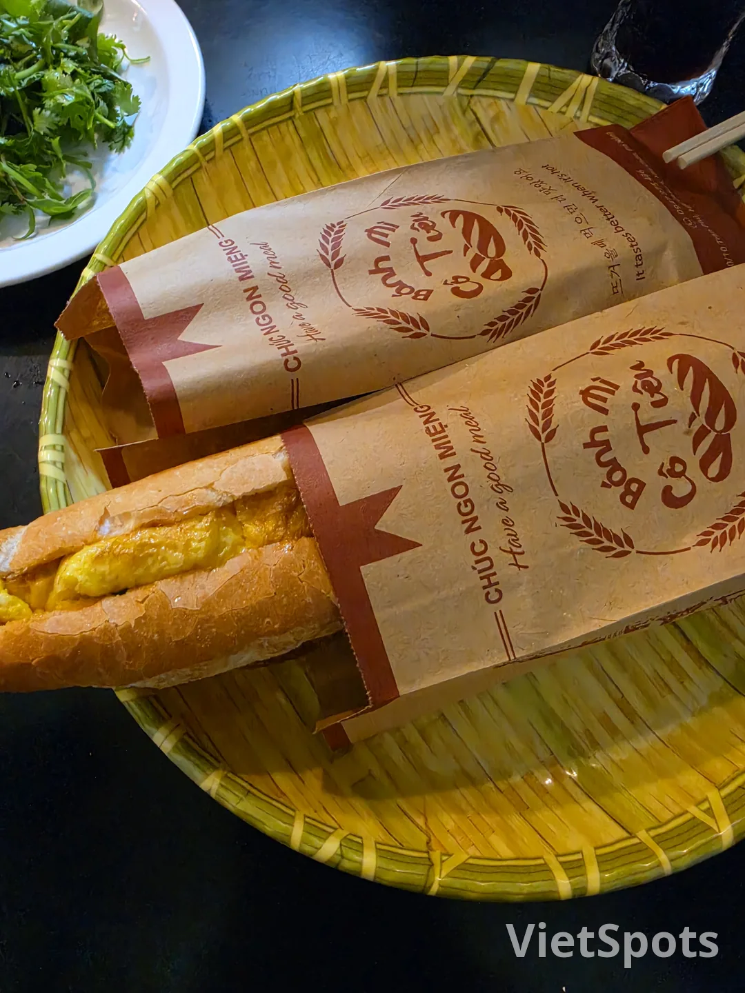 🇻🇳 Egg banh mi hotspot "Banh Mi Co Tien