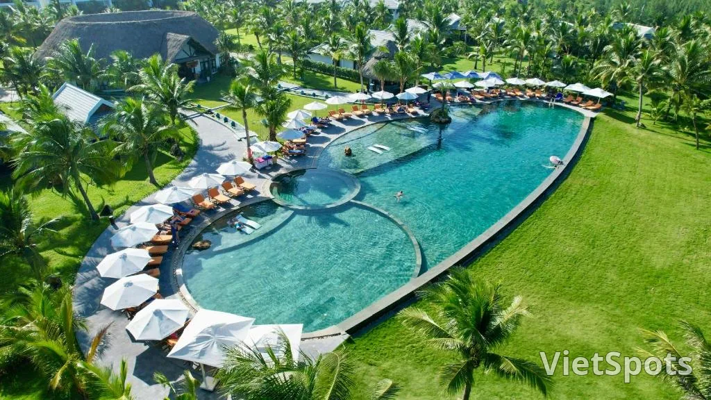 การพักผ่อนริมชายหาดอันแสนสุขในบิ่ญมิญ ทังบิ่ญ ฮอยอัน เวียดนาม