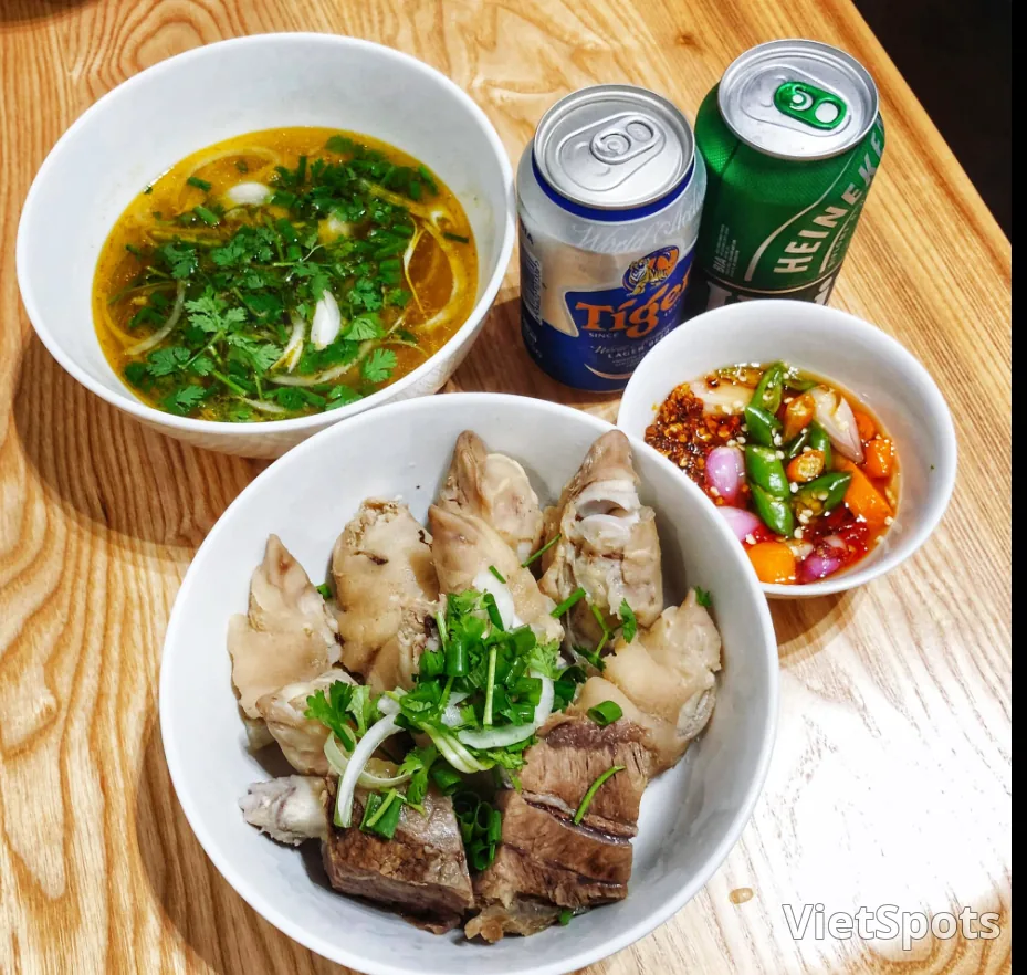 岘港一家历史悠久的牛肉米粉店探店测评
