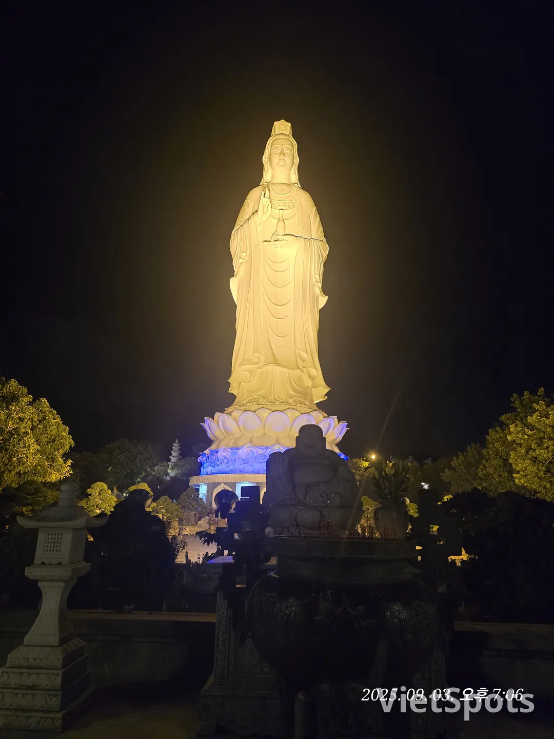 🇻🇳 Địa điểm ngắm cảnh đêm tuyệt đỉnh 👍 Chùa Linh Ứng