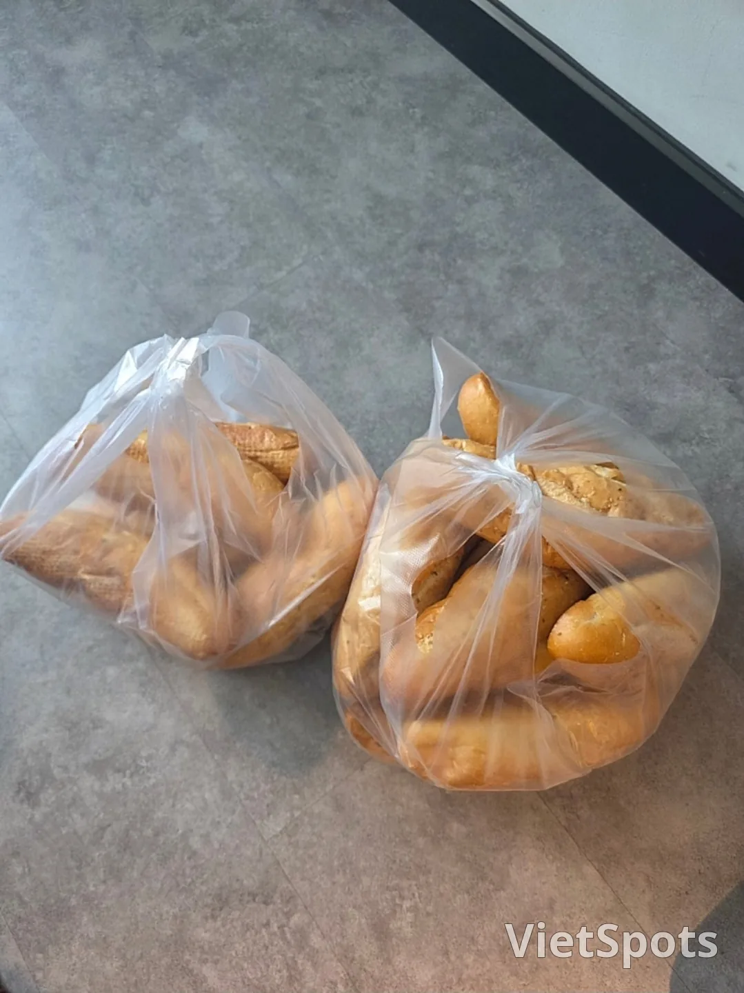 😄从越南带越南法棍面包(法式三明治面包)回来