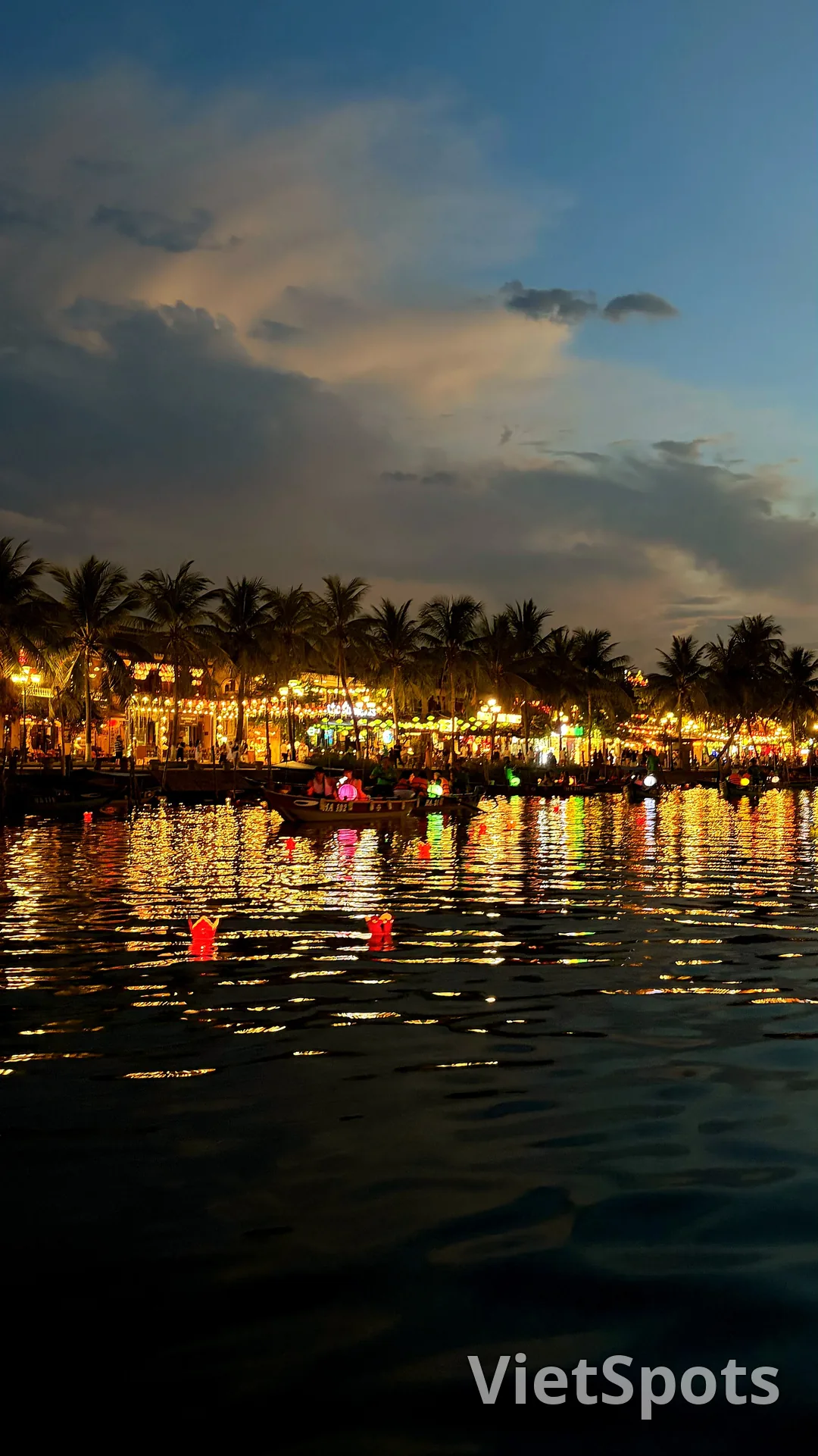 Hoi An wish boat