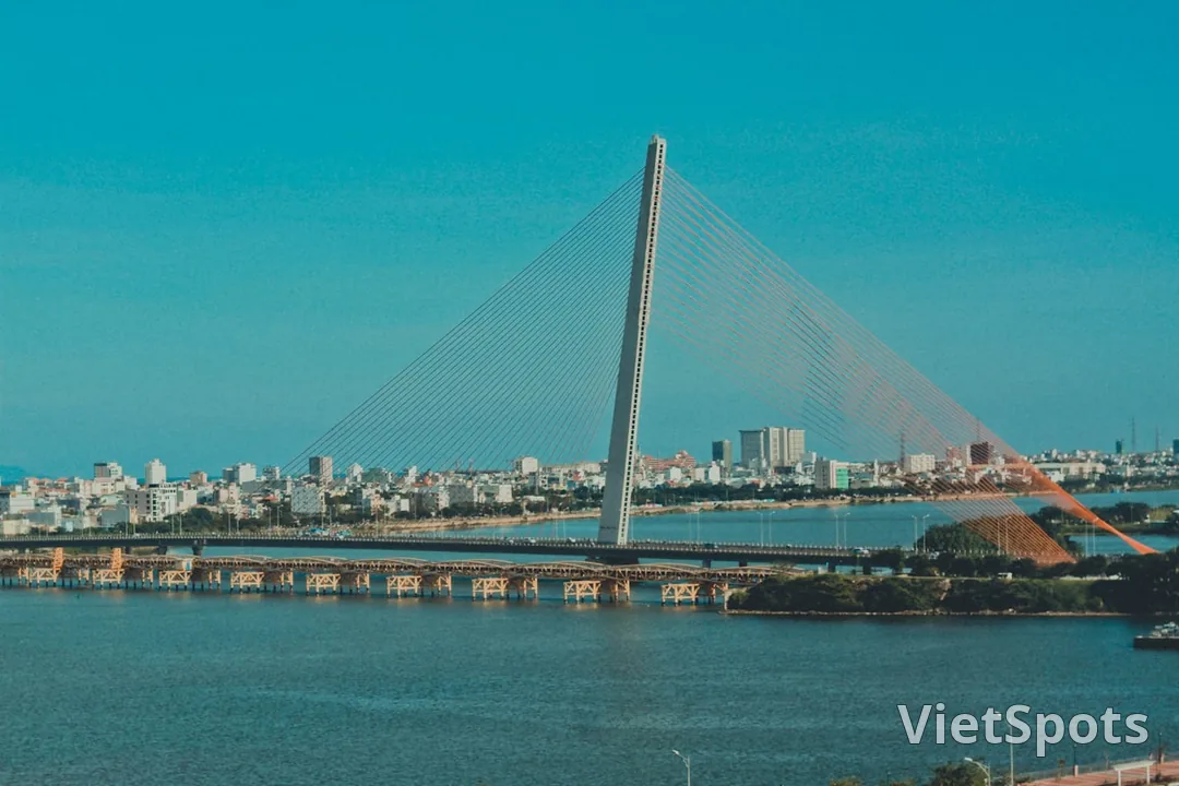 Sông Hàn lúc hoàng hôn — view ra khỏi quán