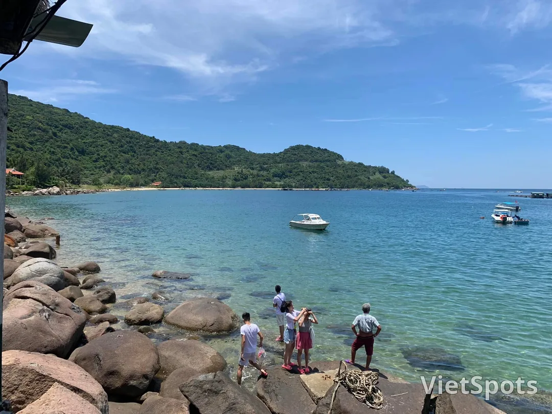 Escape the city to Son Tra Rock Beach – A peaceful corner amid Da Nang's nature