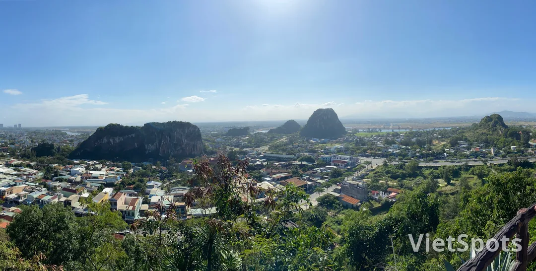 Panorama Ngũ Hành Sơn — các ngọn núi đá vôi lộ thiên giữa đồng bằng Đà Nẵng