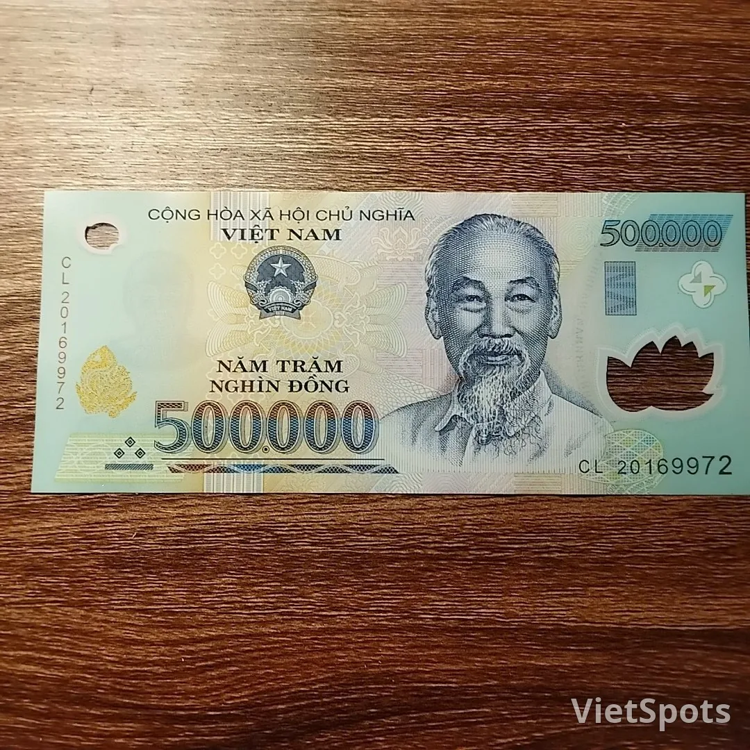 Tờ tiền 500.000 đồng polymer xanh — hình Bác Hồ, mệnh giá VND lớn nhất hiện tại