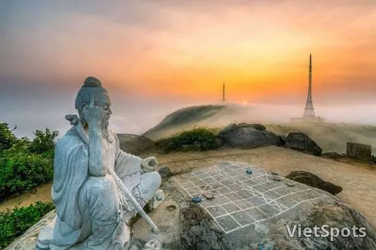 다낭 바둑판의 정상으로: 뭉게뭉게 떠다니는 구름바다 한가운데서 신선과 장기를 두다 ☁️⛰️