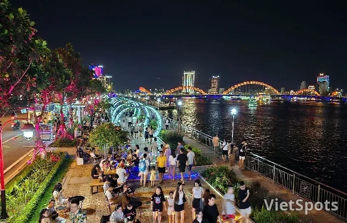 🌙 晚上10点后的另一个岘港