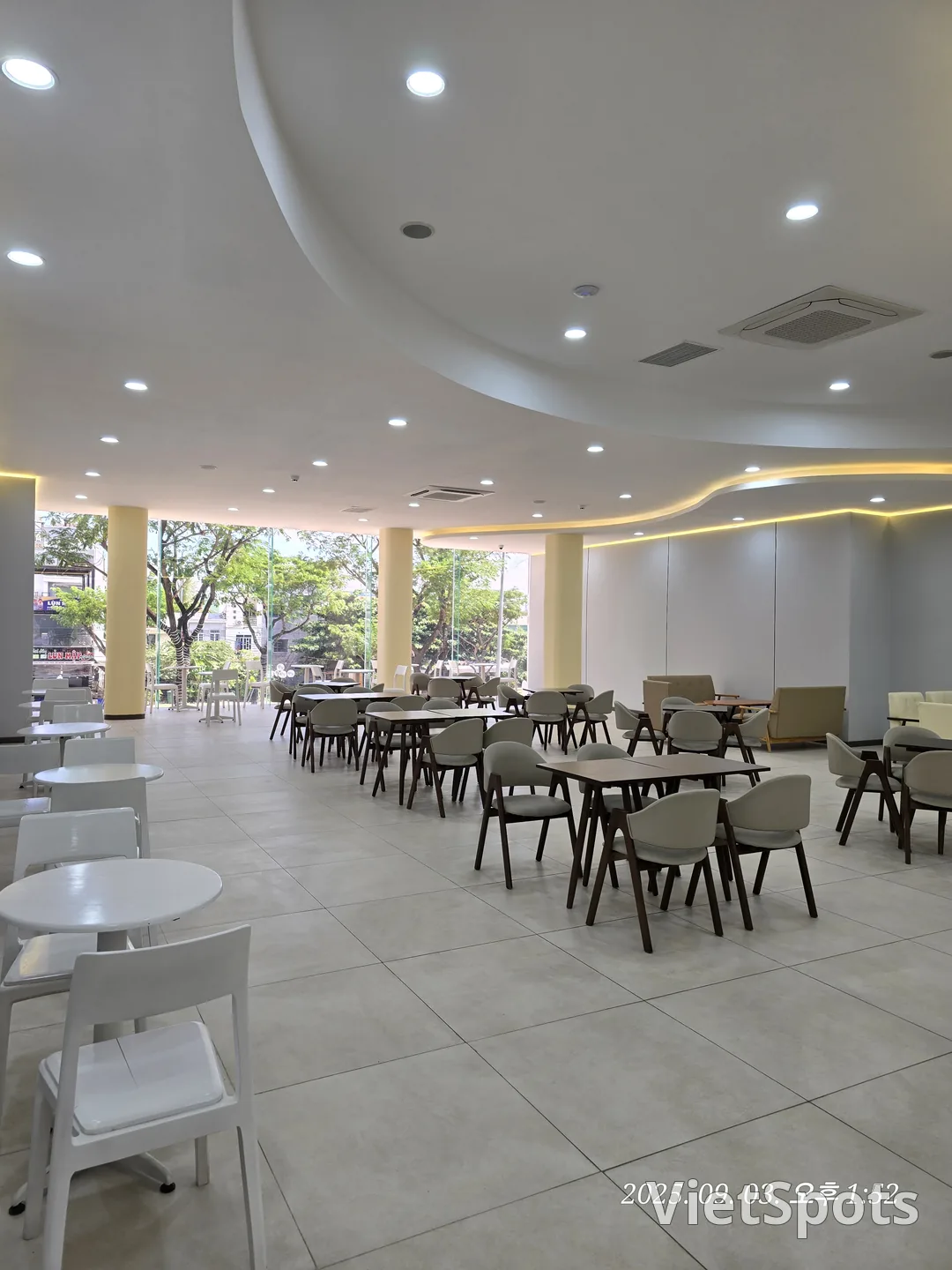 🇻🇳 Quán cà phê bánh ngọt lớn LAPIN