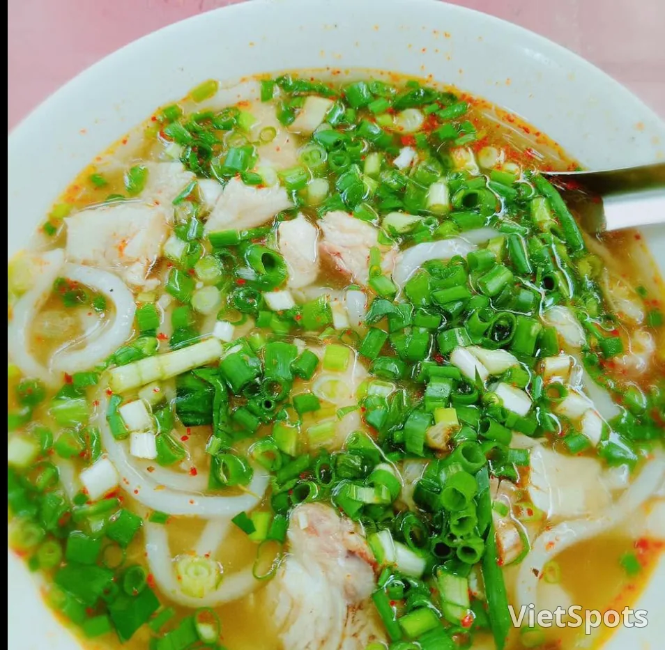 บั๊ญกั๋ญโอเซ่า – บั๊ญกั๋ญสไตล์กว๋างจิ๋รสเข้มข้น ราคาแสนถูก