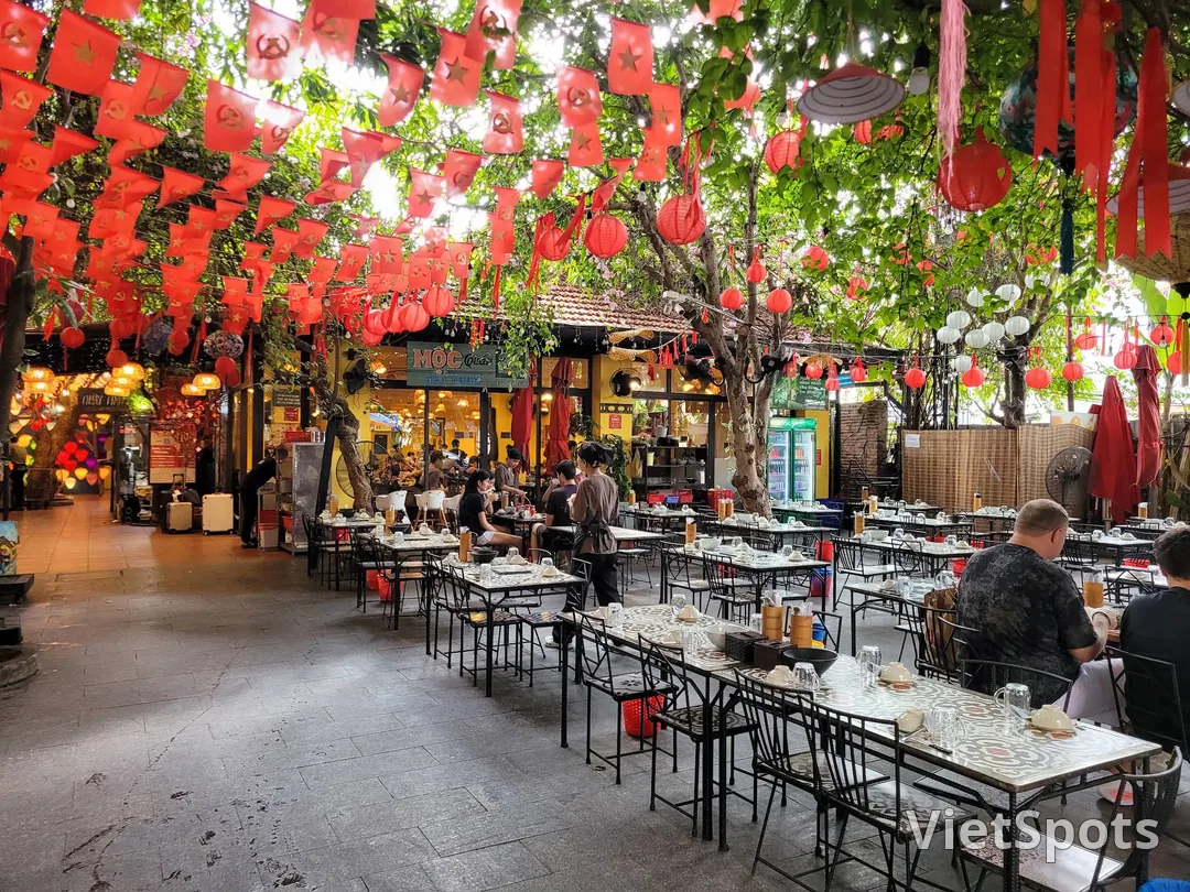 Mộc Quán Seafood – ลิ้มรสอาหารทะเลในบรรยากาศที่เต็มไปด้วยกลิ่นอายไม้ธรรมชาติ