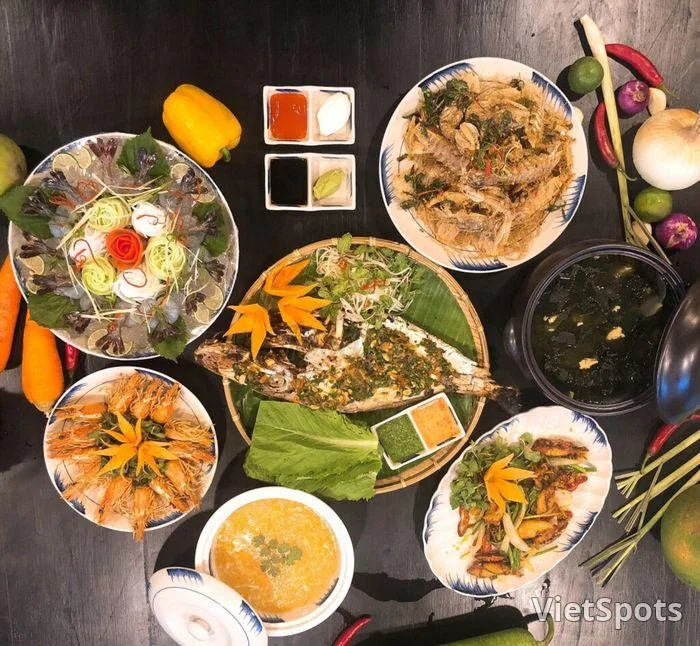 Mộc Quán Seafood – ลิ้มรสอาหารทะเลในบรรยากาศที่เต็มไปด้วยกลิ่นอายไม้ธรรมชาติ