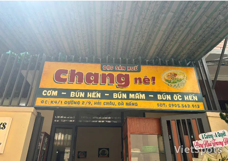 Bảng hiệu quán đặc sản Huế ở Hải Châu: cơm hến, bún hến, bún mắm, bún ốc hến