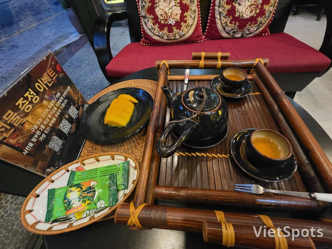 VietSpots Welcome Pack Moonmoon Barber Shop