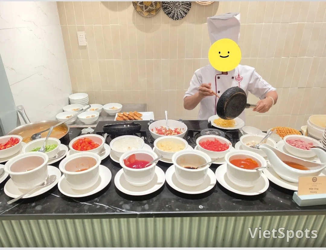 ホイアンのリトル・レジデンス・メコン、本当に美味しいお店だね。ははは