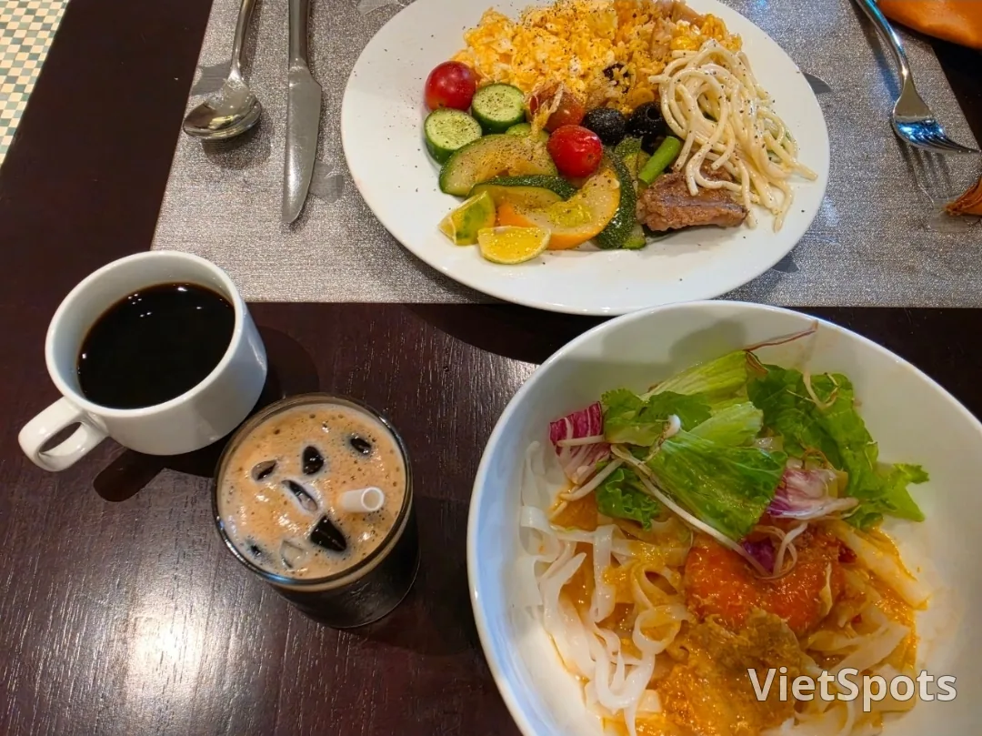 ホイアンのリトル・レジデンス・メコン、本当に美味しいお店だね。ははは