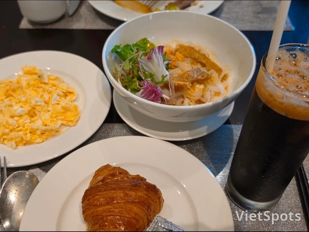 ホイアンのリトル・レジデンス・メコン、本当に美味しいお店だね。ははは