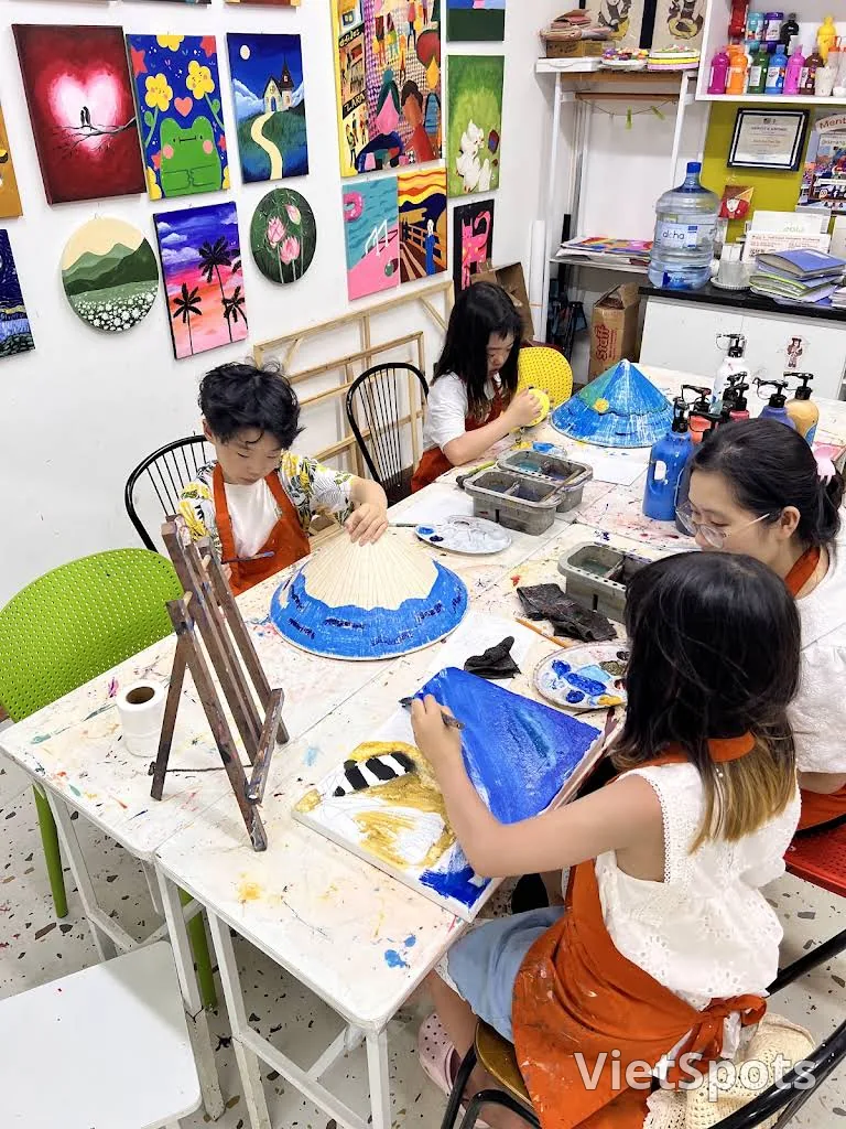 🎨 ダナン・アートクラス – 自分の手でダナンからの贈り物を作ろう