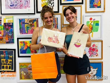 🎨 ダナン・アートクラス – 自分の手でダナンからの贈り物を作ろう