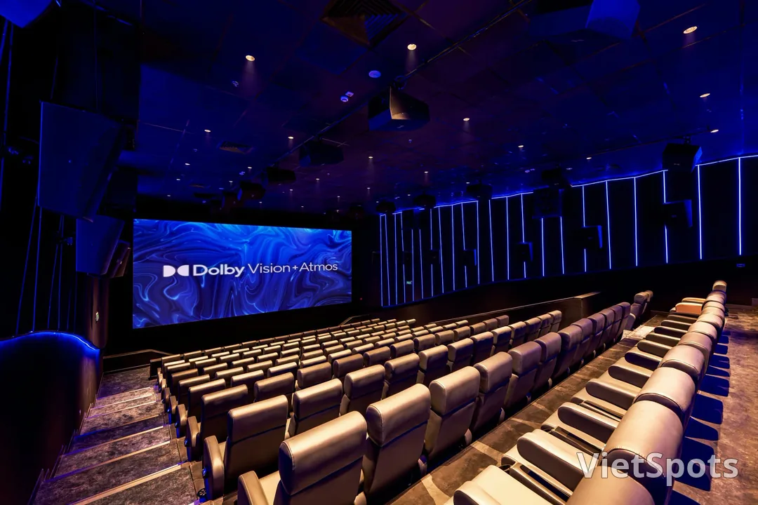 Following the trend of going on a "healing" getaway, but my soul crashed into the most "shocking" movie theater in Da Nang... 🤫🎬