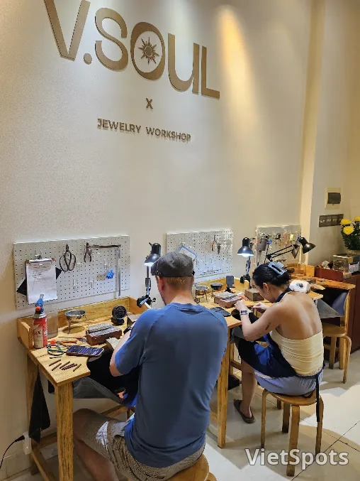 V.SOUL Jewelry Atelier – ダナンで手作りしたシルバーリングを持ち帰ろう