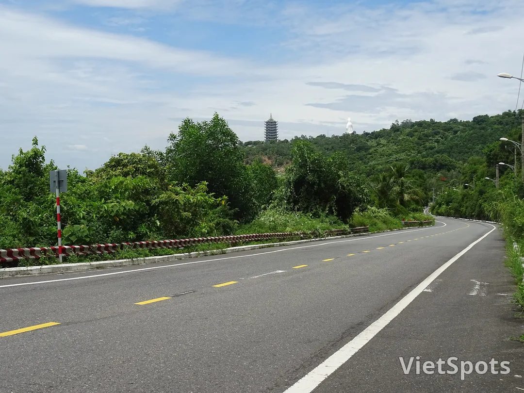 Đường Hoàng Sa lên chùa Linh Ứng, bán đảo Sơn Trà
