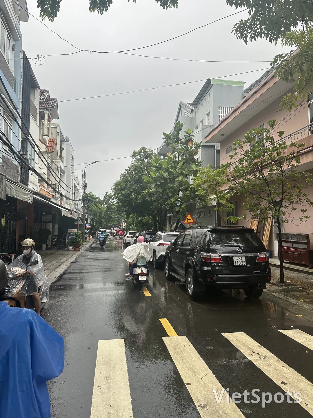 Street corner on a rainy day 🌧️