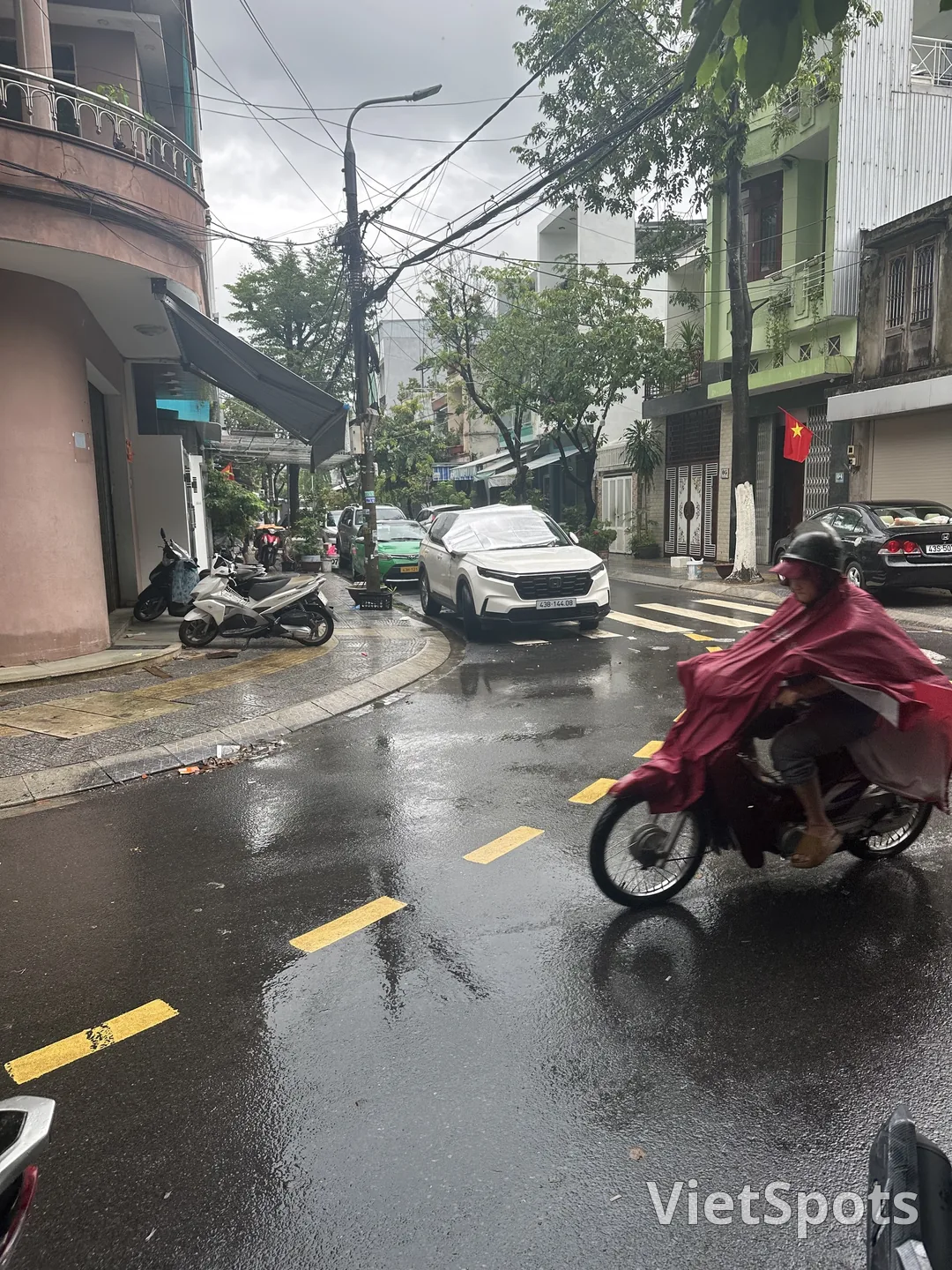 Street corner on a rainy day 🌧️