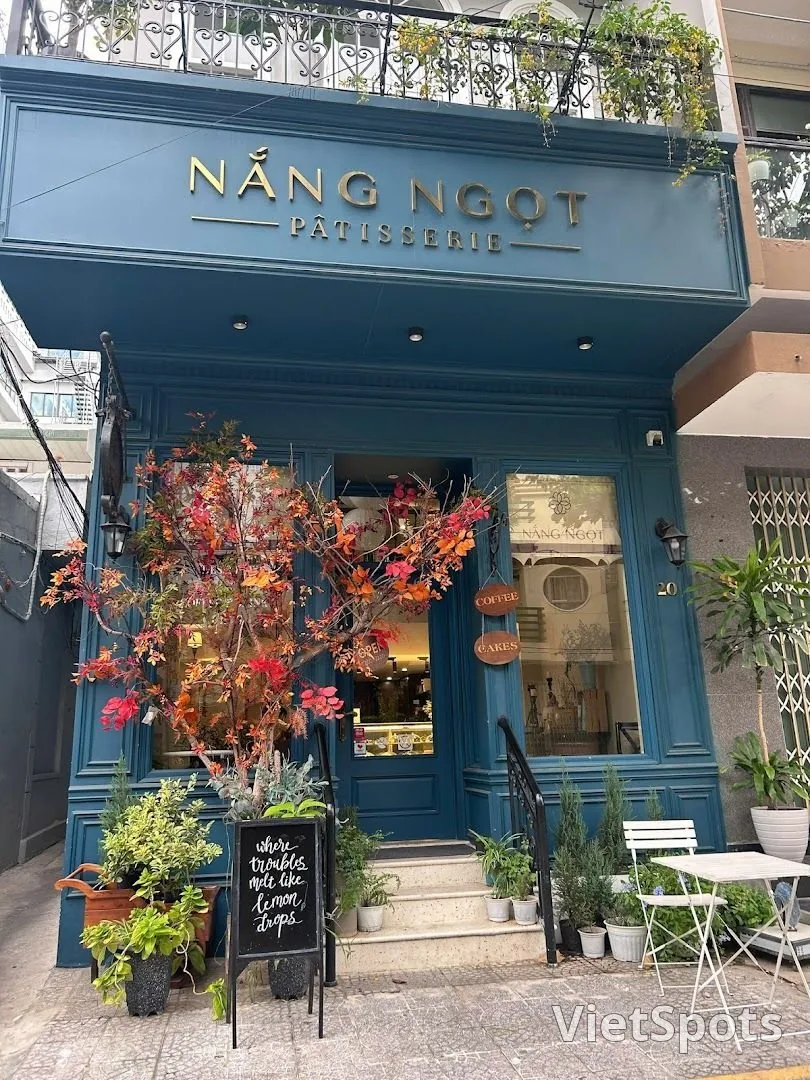 Afternoon at Nắng Ngọt Pâtisserie — a lovely little French bakery in the heart of Đà Nẵng