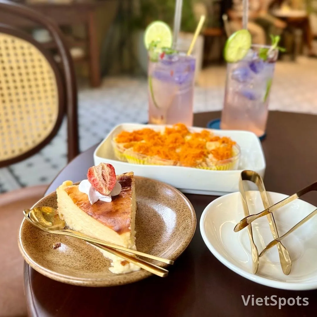 Afternoon at Nắng Ngọt Pâtisserie — a lovely little French bakery in the heart of Đà Nẵng