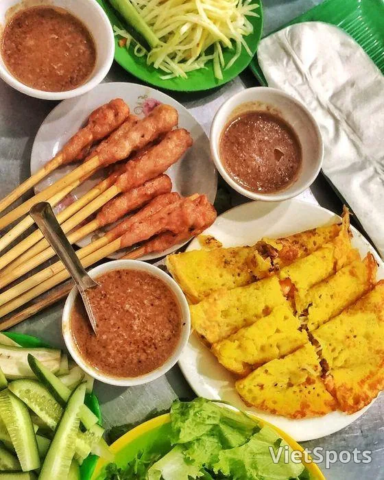 🥞 บั๋นแซวและเนมลุยดานัง – รสชาติเข้มข้นที่ไม่ควรพลาด!