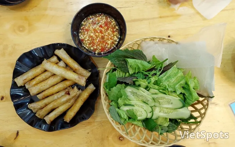 다낭의 램 밥(옥수수꽃 스프링롤): 어디서 먹어야 하는지, 그리고 그 한 접시가 맛있는지 어떻게 알 수 있는지