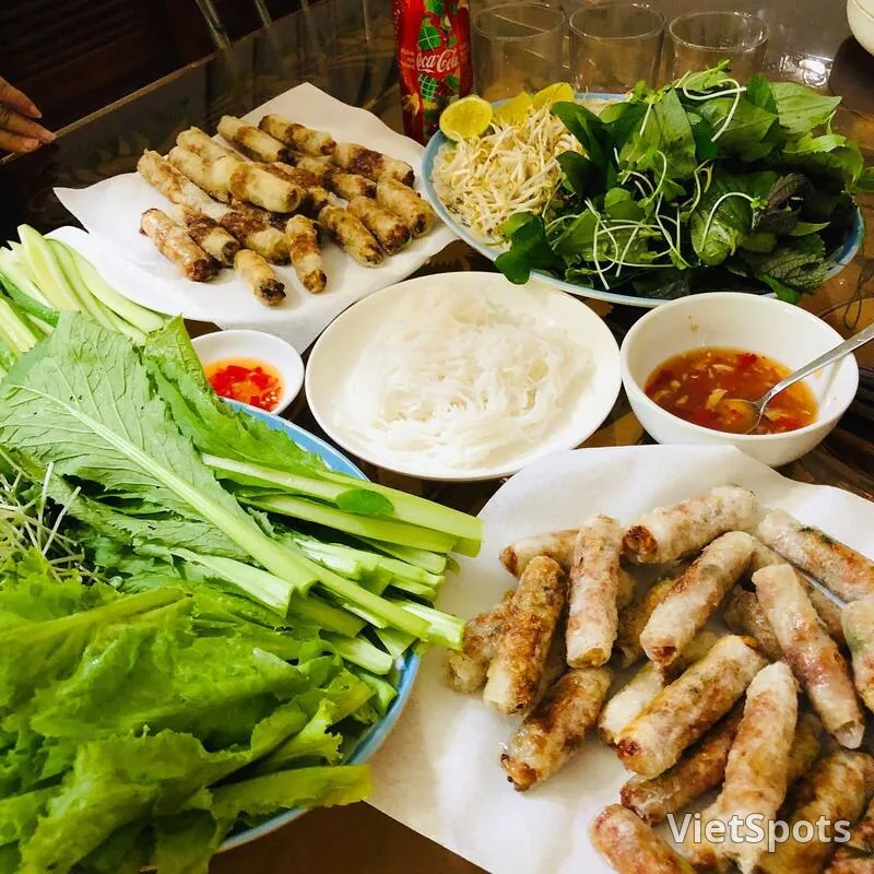 다낭의 램 밥(옥수수꽃 스프링롤): 어디서 먹어야 하는지, 그리고 그 한 접시가 맛있는지 어떻게 알 수 있는지