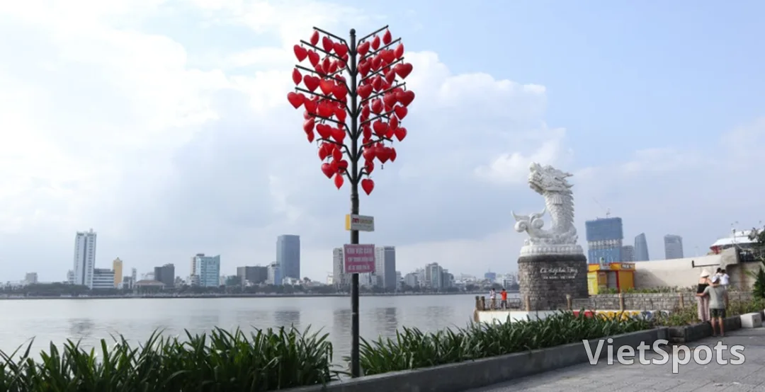 “為什麼峴港是峴港呢?”,“為什麼巴拿山是巴拿山呢?”