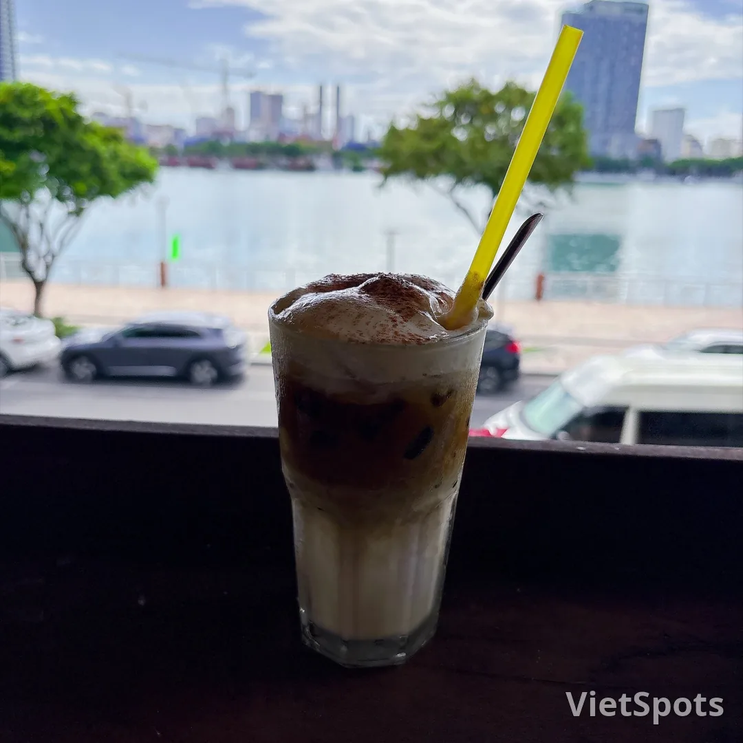 Morning coffee gazing at the Han River!