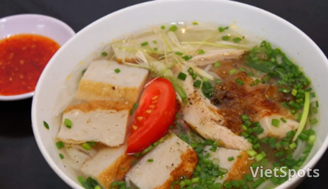 The secret behind Danang food names! "Mi Quang? Banh Xeo? Bun Mam Nem?" Can you tell what the dish is just by its name?!