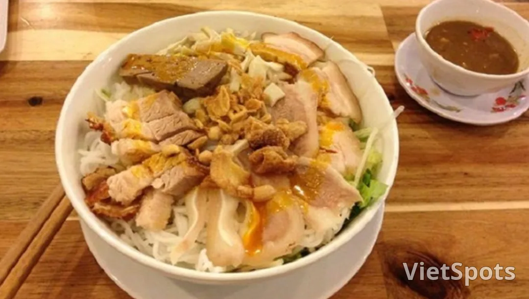 The secret behind Danang food names! "Mi Quang? Banh Xeo? Bun Mam Nem?" Can you tell what the dish is just by its name?!
