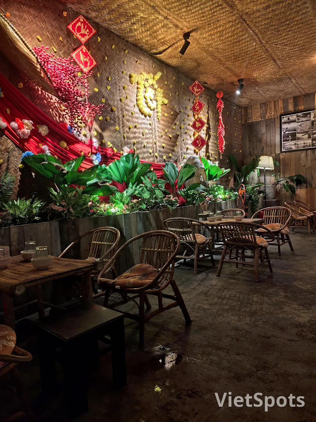 Nhà Của Lam - Bia Chill: ร้านเหล้าที่ทำให้เข้าใจผิดว่าเป็นคาเฟ่สวน