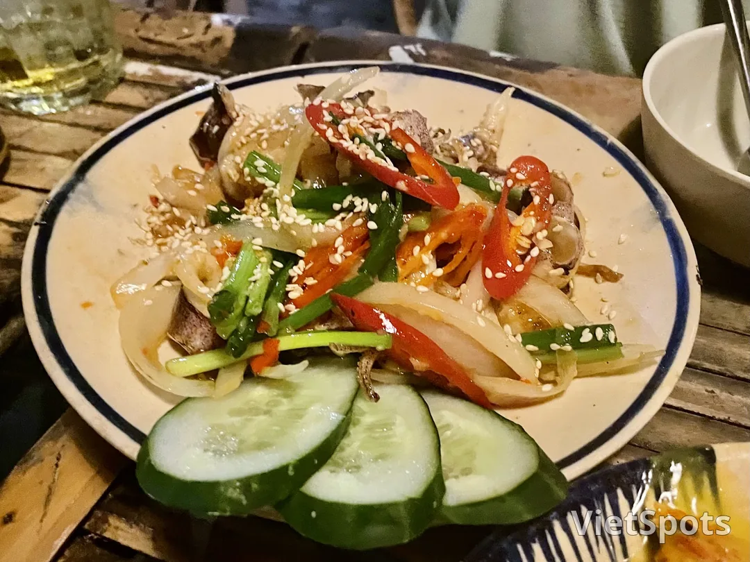 Nhà Của Lam - Bia Chill: ร้านเหล้าที่ทำให้เข้าใจผิดว่าเป็นคาเฟ่สวน